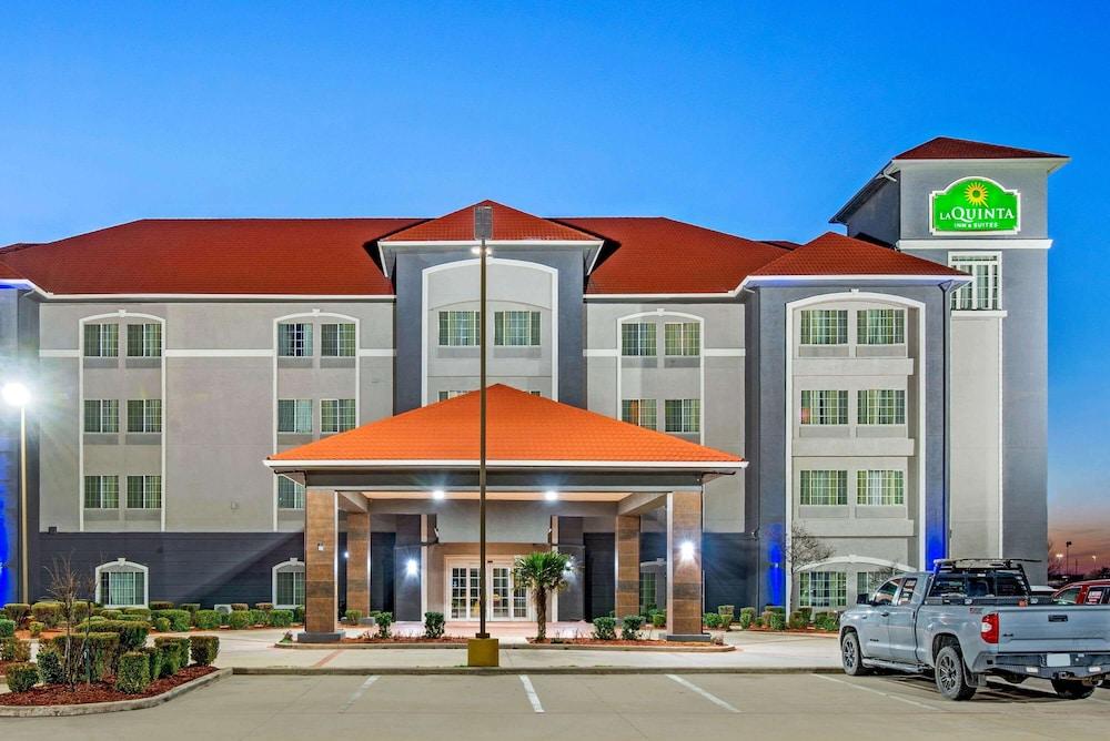 La Quinta Inn & Suites by Wyndham Gainesville — hotel in Gainesville