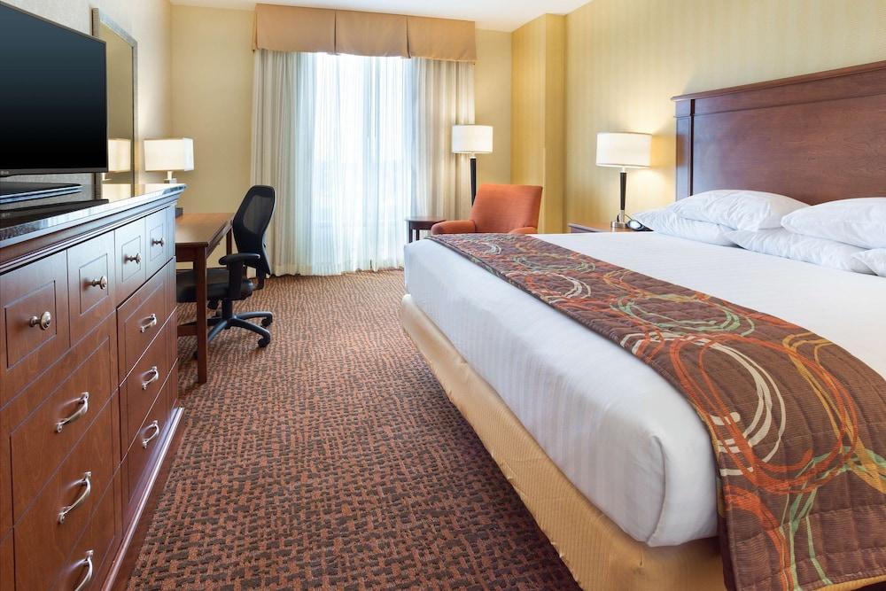 Drury Plaza Hotel Mt. Vernon photo 9