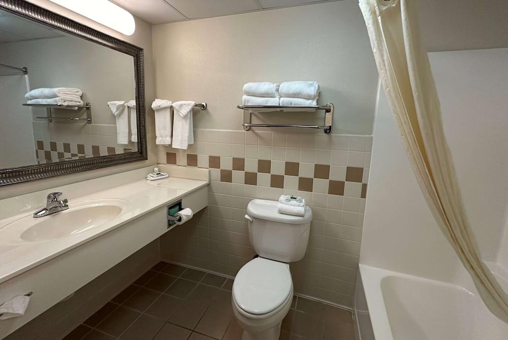 AmericInn by Wyndham Appleton North/Little Chute photo 33