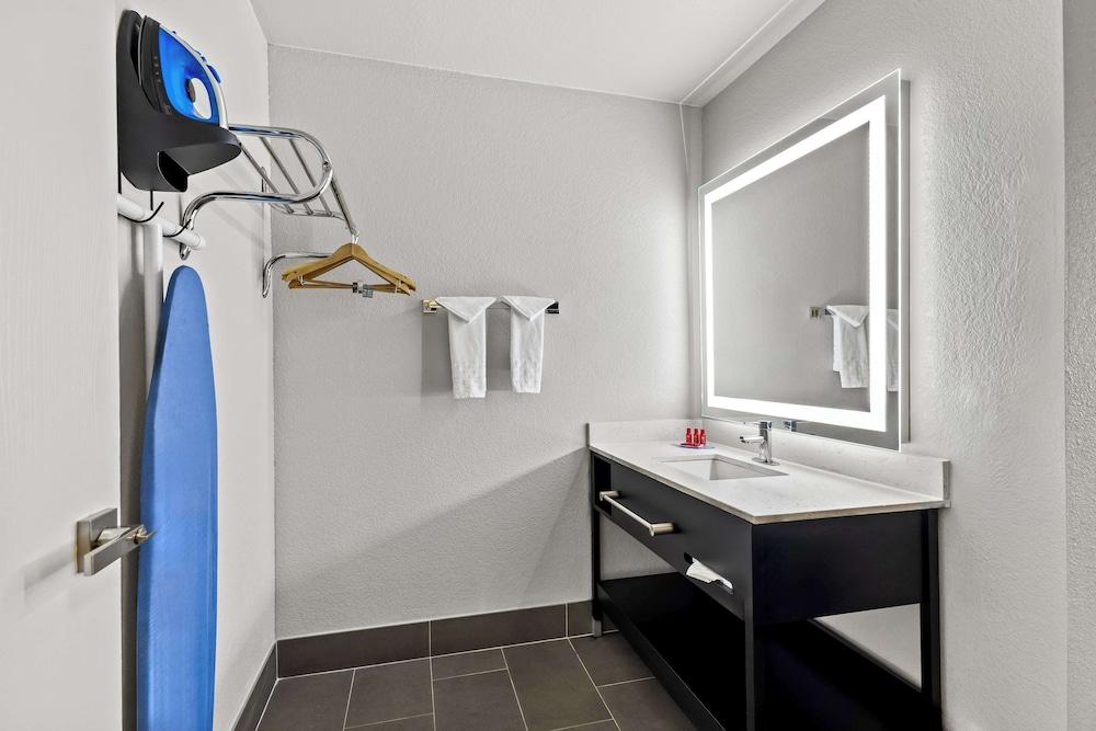 SureStay Hotel by Best Western Phoenix Airport photo 19