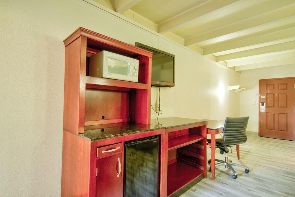 Clearwater Hotel photo 19