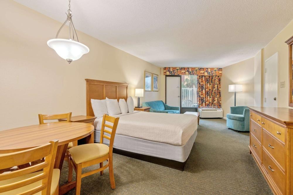 The Caravelle Resort photo 5