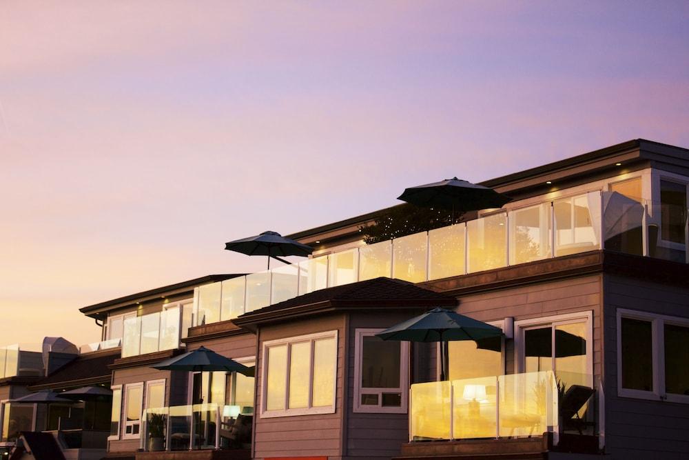 Pier View Suites photo 39