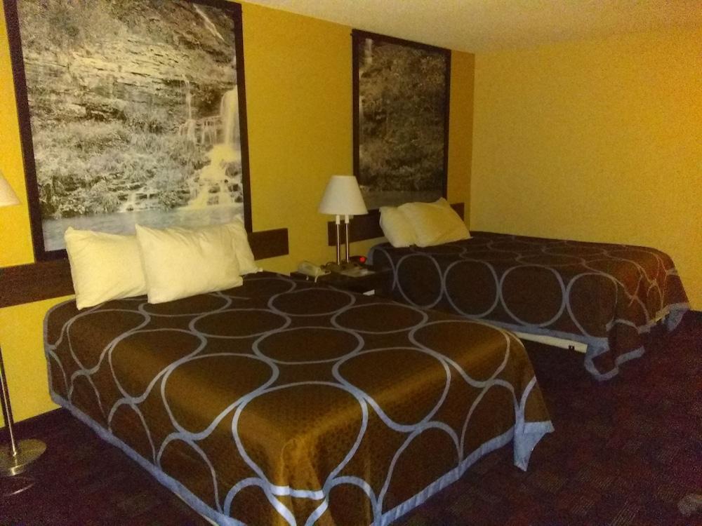 Super 8 by Wyndham Boonville photo 7