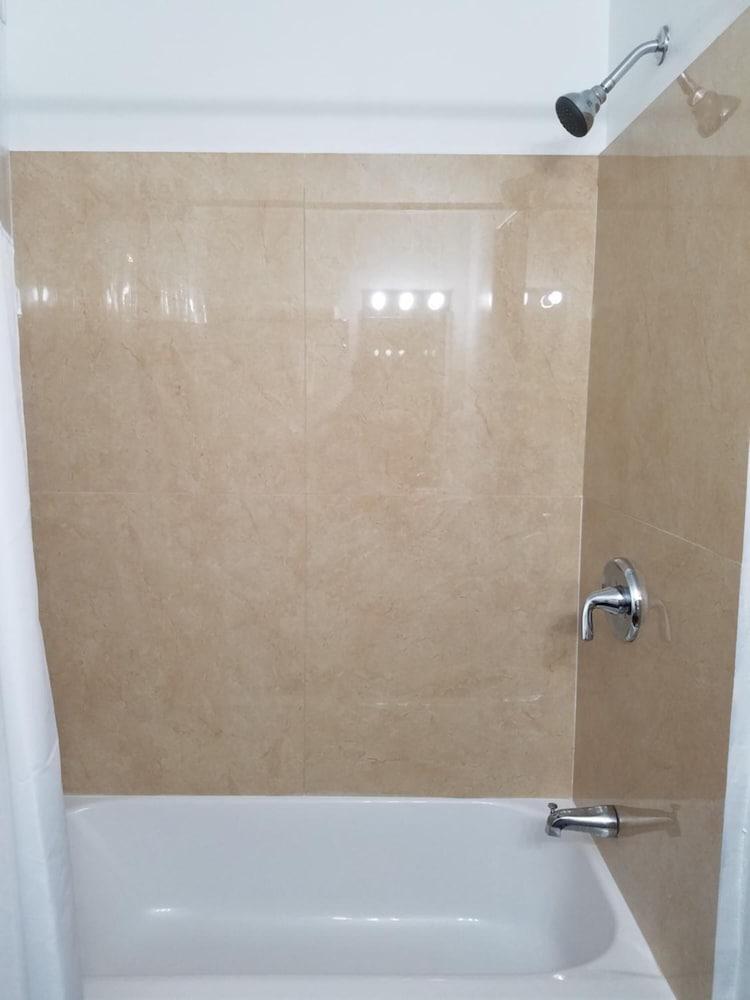 Budget Inn photo 5