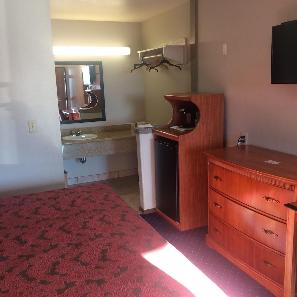Crown Lodge Motel Oakland photo 13