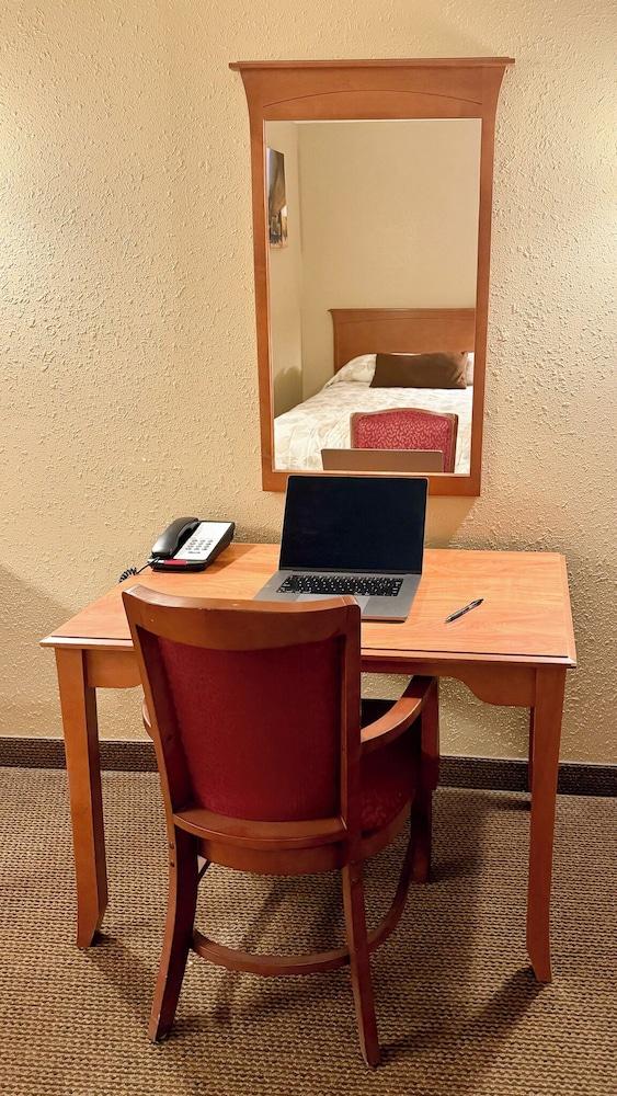 Young's Motel photo 24