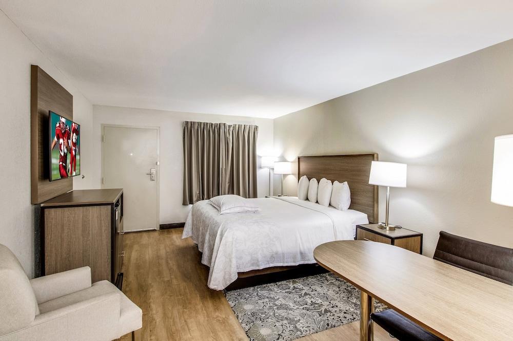 Red Roof Inn PLUS+ Dallas – Addison photo 18