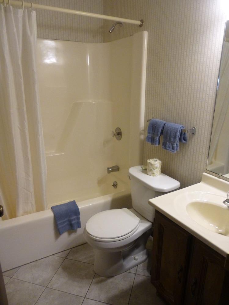 Smoketown Inn photo 17
