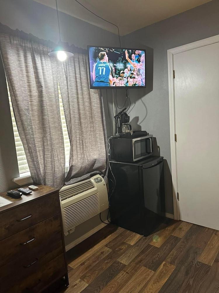 Travelers Inn Motel photo 36