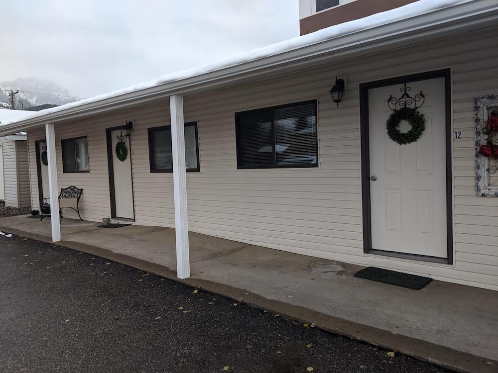 Bar H Motel photo 3