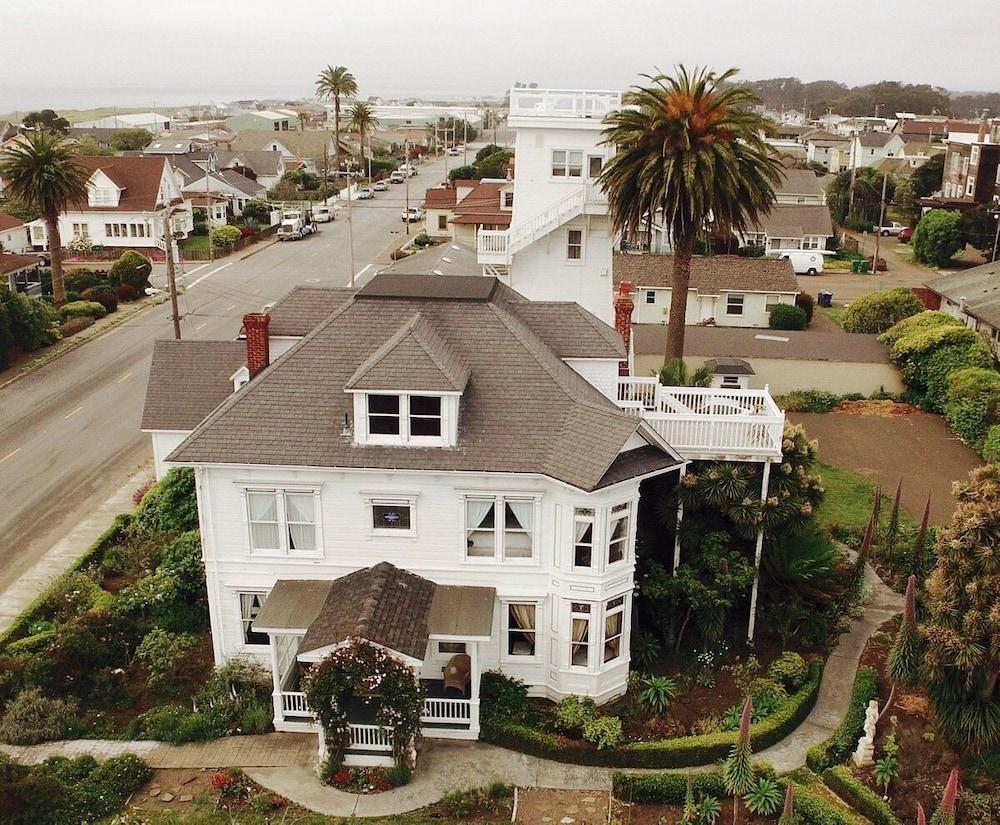 The Weller House photo 5