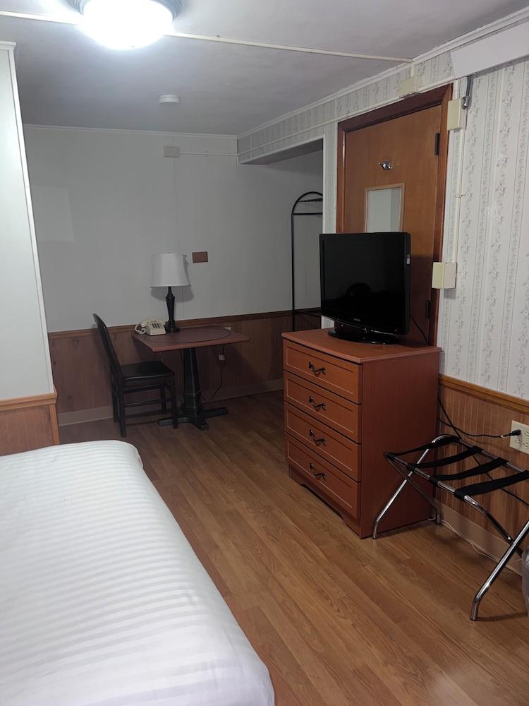 Hampton Motel photo 4
