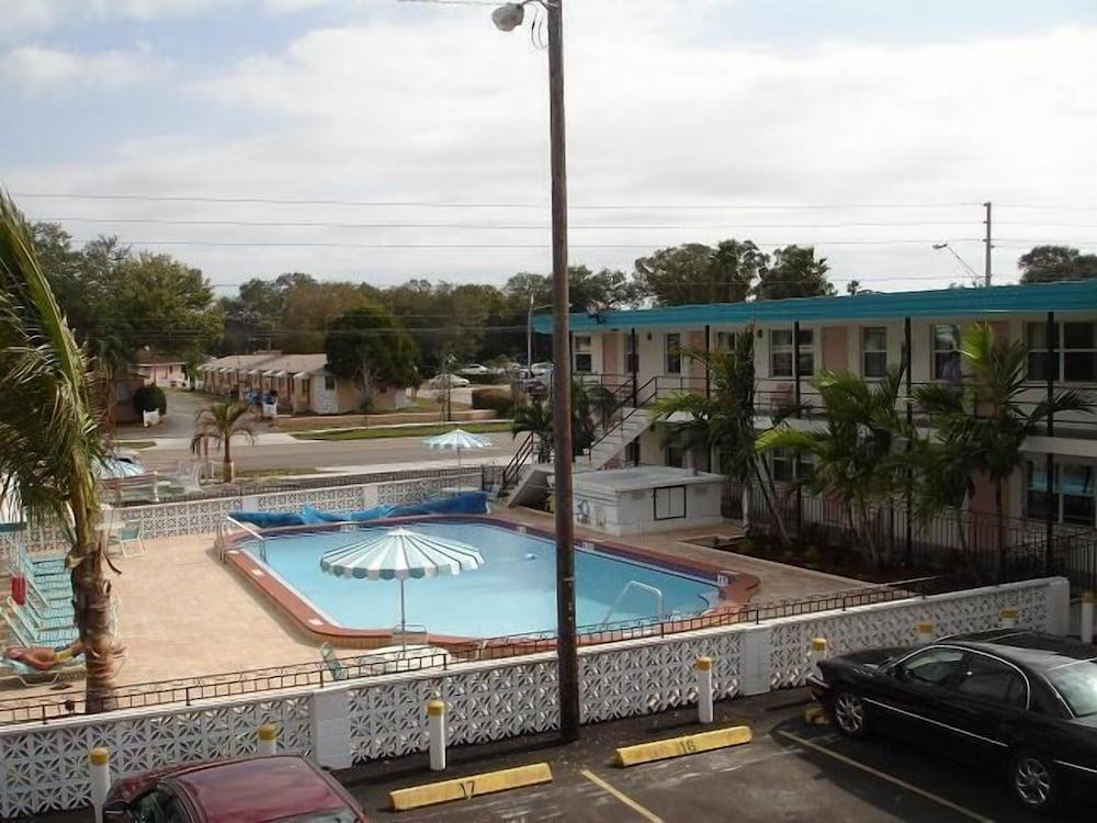 Belleair Village Motel photo 12