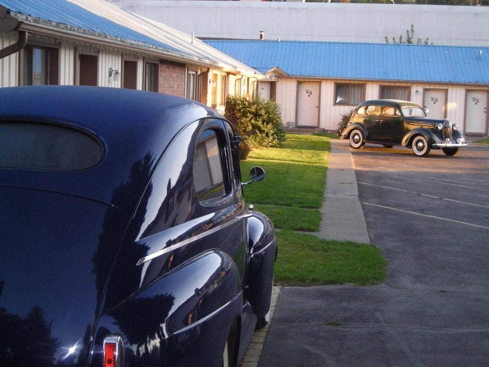 Falls Motel photo 11