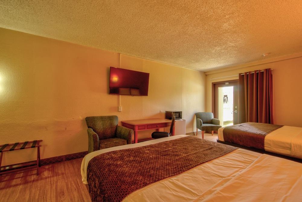 Clearwater Hotel photo 58