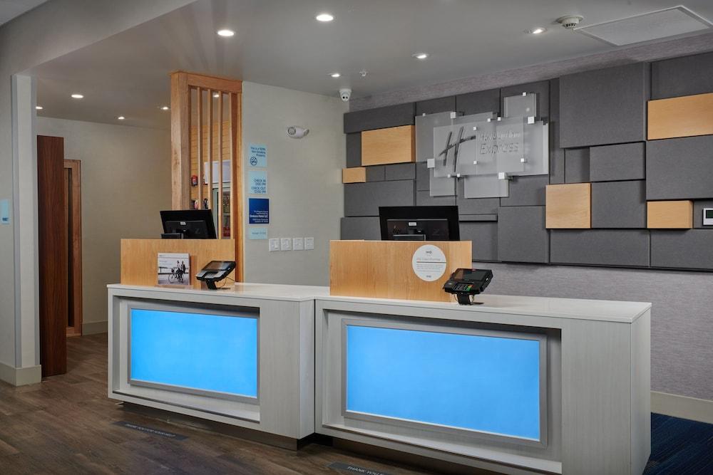 Holiday Inn Express Amherst - Lockport by IHG photo 7
