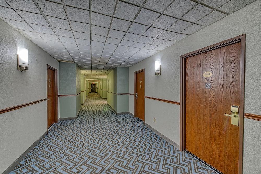 American Inn and Suites Dundee — hotel in Dundee