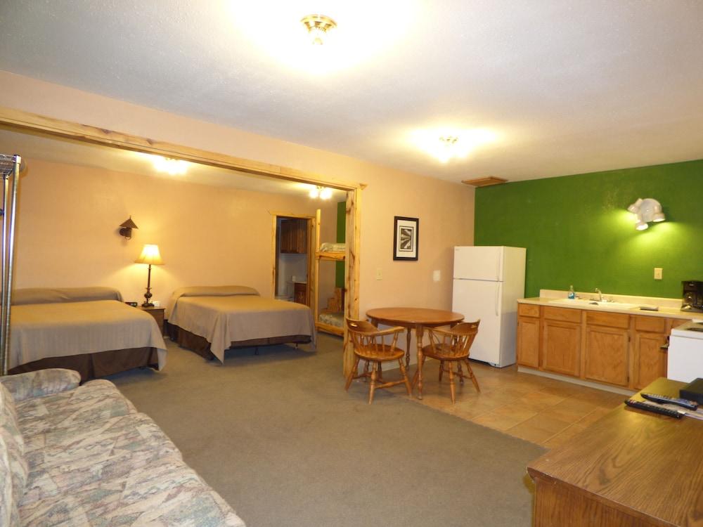 The Hitching Post Hotel and Farm Store photo 2