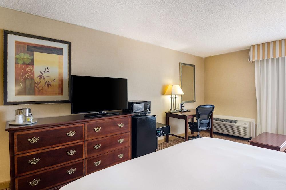 Red Lion Hotel & Conference Center Cheyenne photo 7
