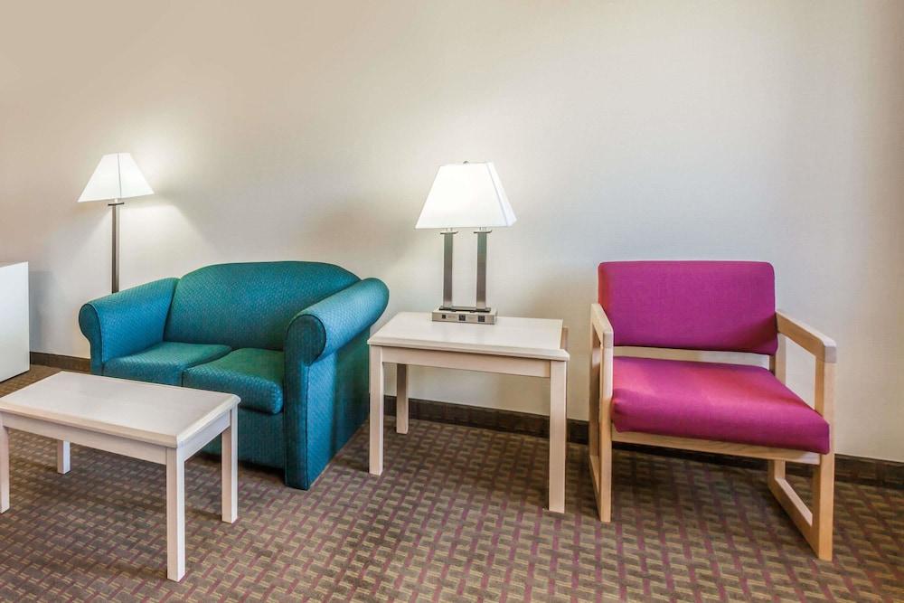 Super 8 by Wyndham Liverpool/Clay/Syracuse Area photo 15