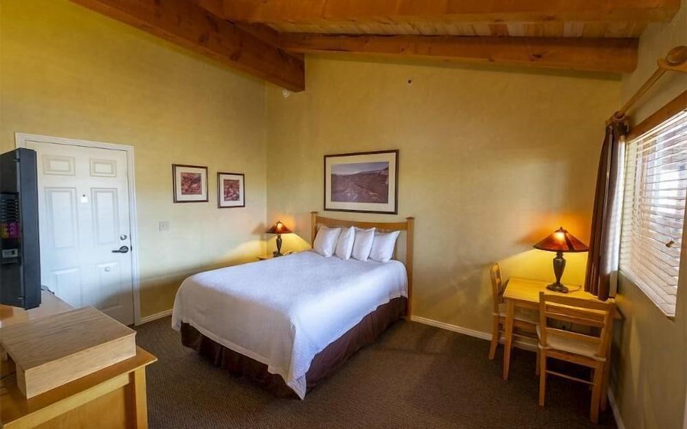 Boulder Mountain Lodge photo 1