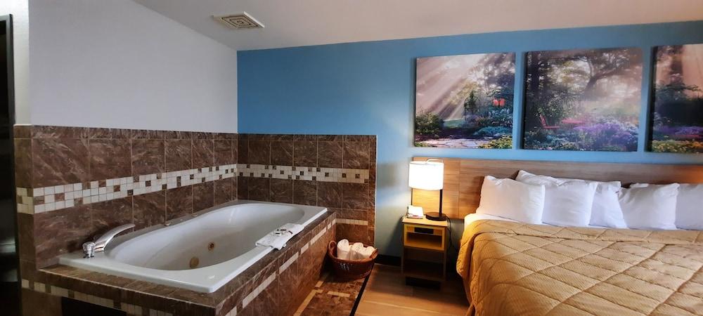 Days Inn by Wyndham Neenah photo 6