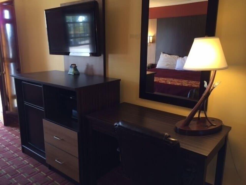 Budget Inn photo 5