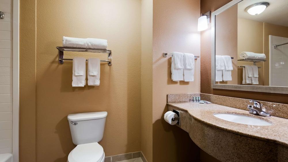 Best Western Granbury Inn & Suites photo 28