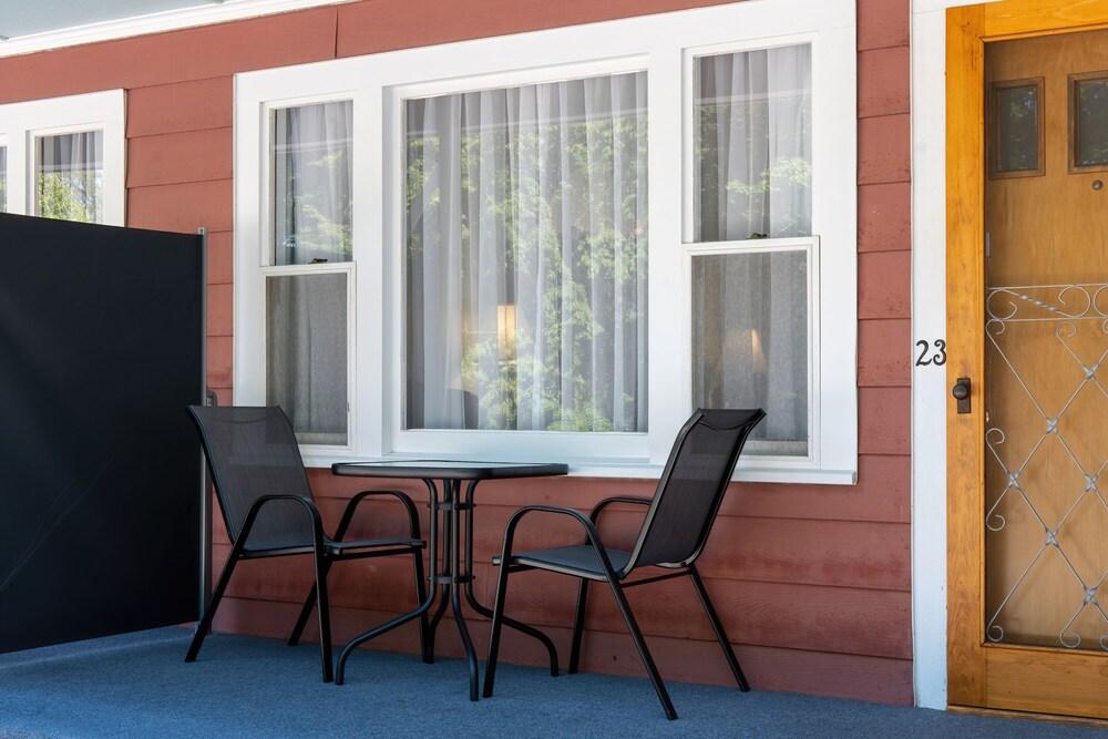 Highbrook Motel photo 6