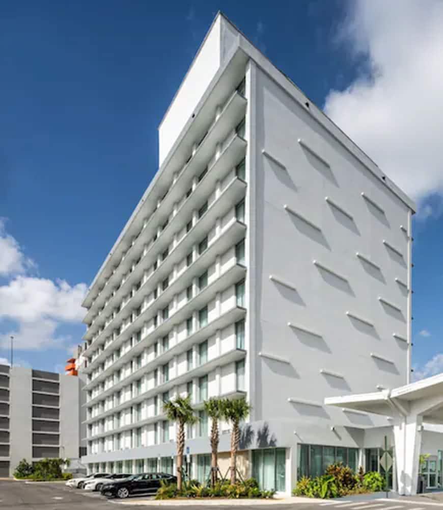 DoubleTree by Hilton Miami North I-95 photo 23