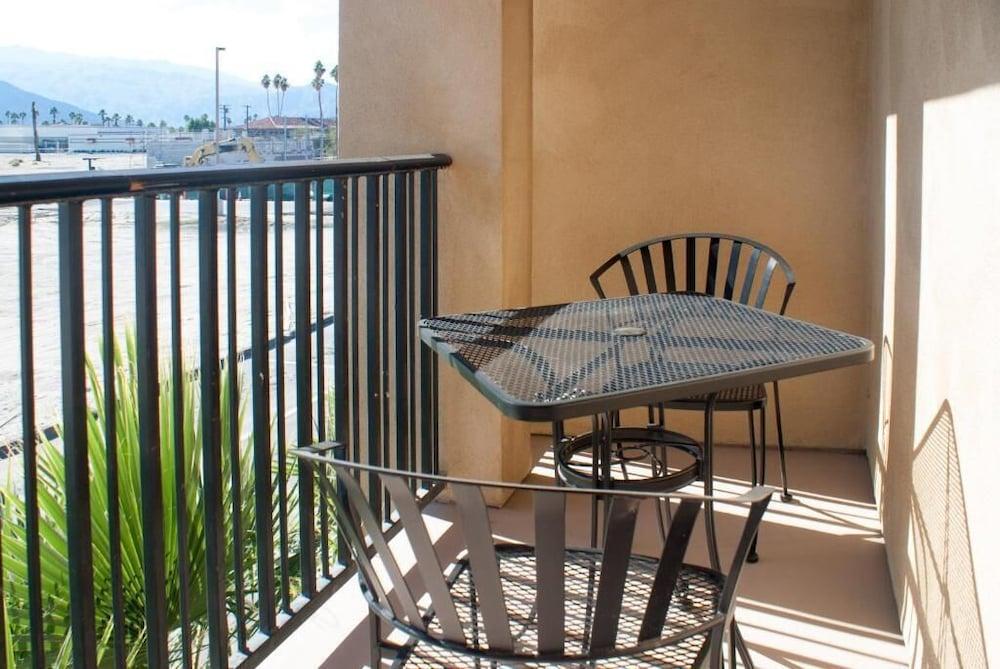 Super 8 by Wyndham Indio photo 16