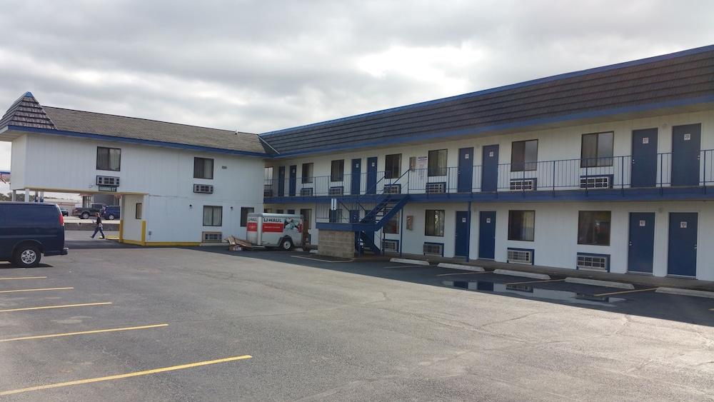 Economy Inn photo 4