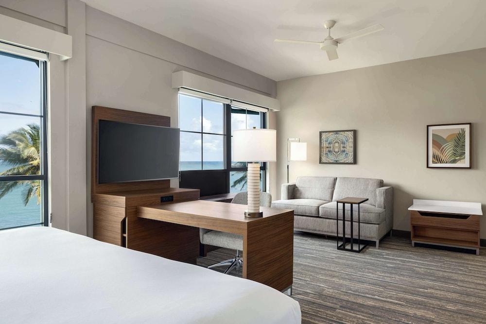 Hampton Inn & Suites Maui North Shore photo 25