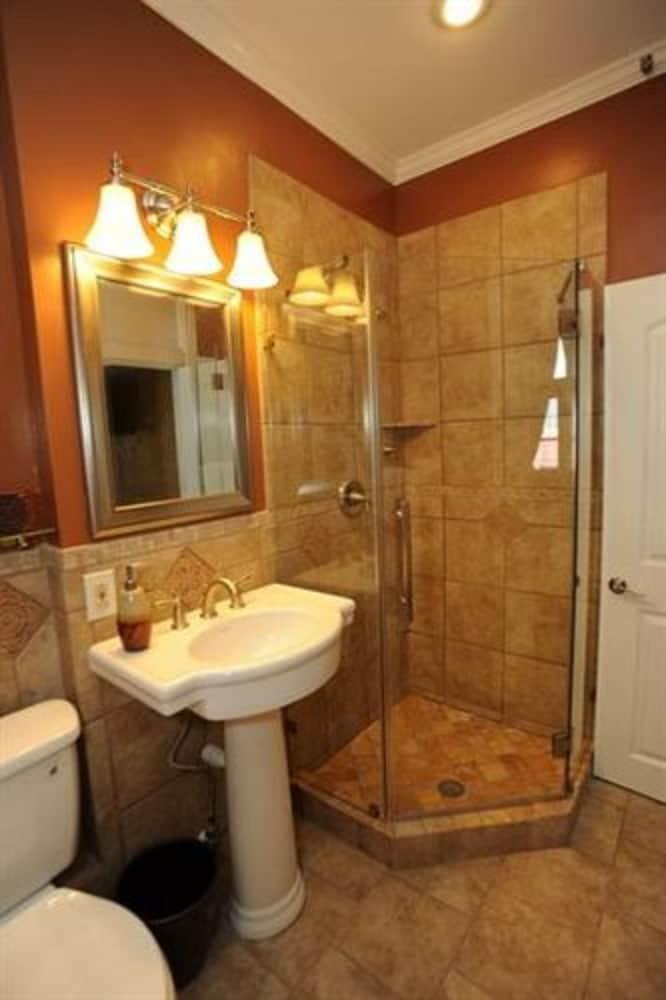 Hamilton House Inn photo 45