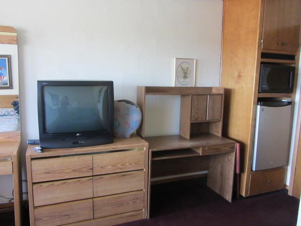 Warrick Plaza Inn photo 7