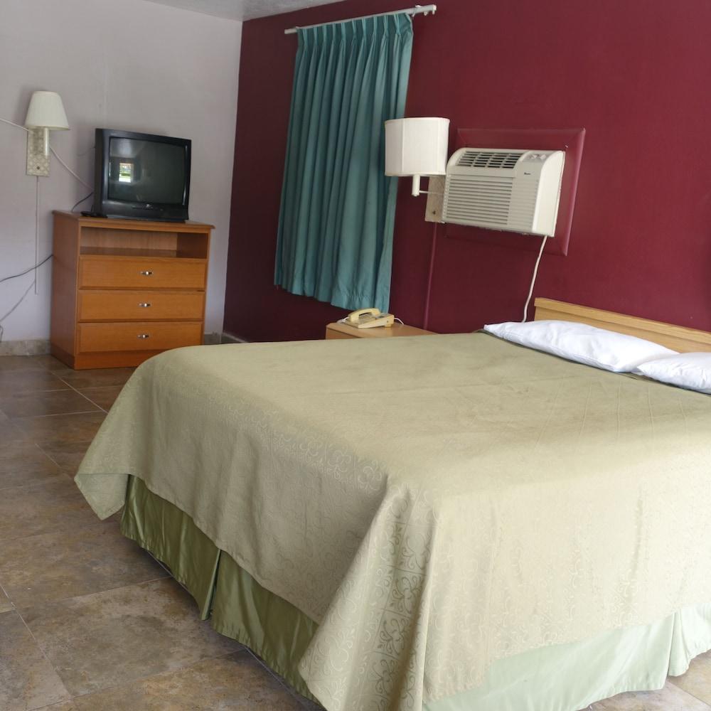 Palm City Motel photo 13
