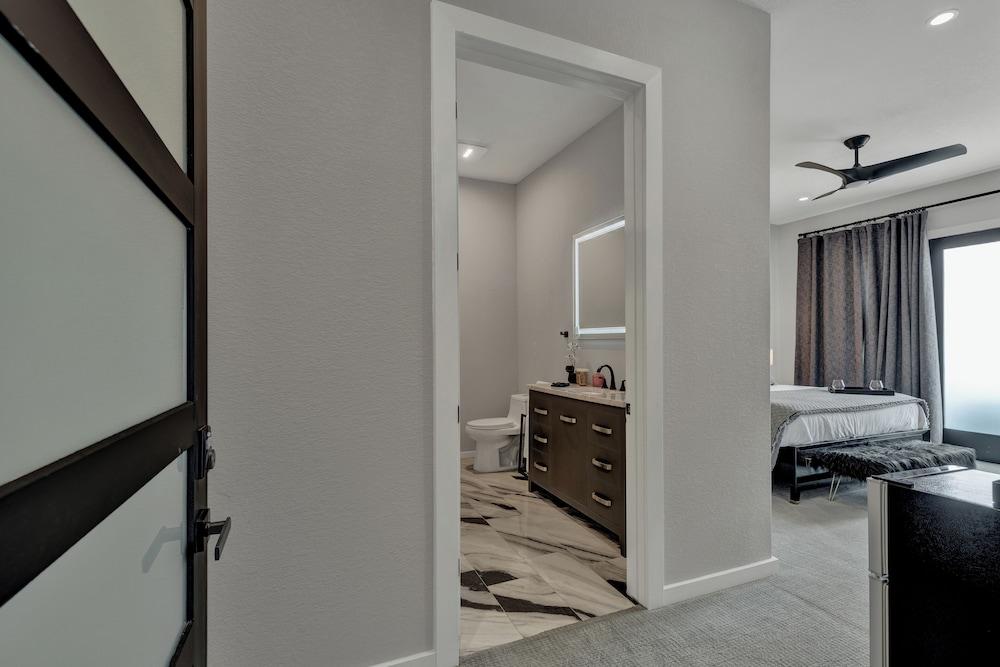 The Bentley Hotel - James Bond Suite - Pool View photo 16