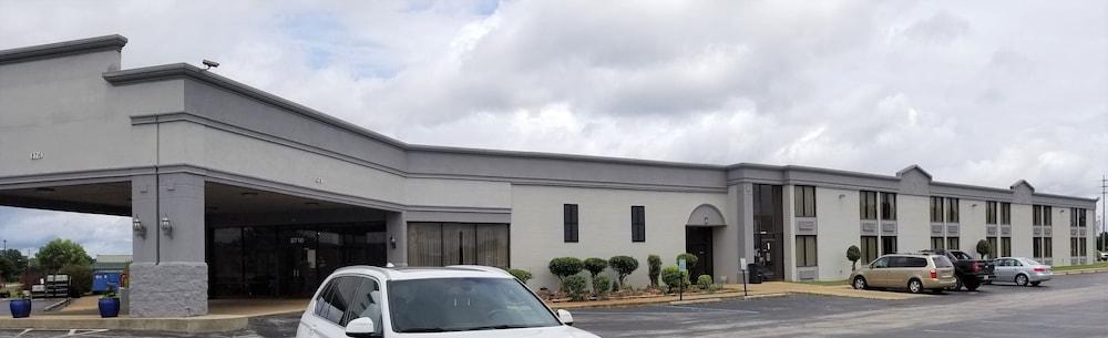 Madison Inn and Suites photo 9