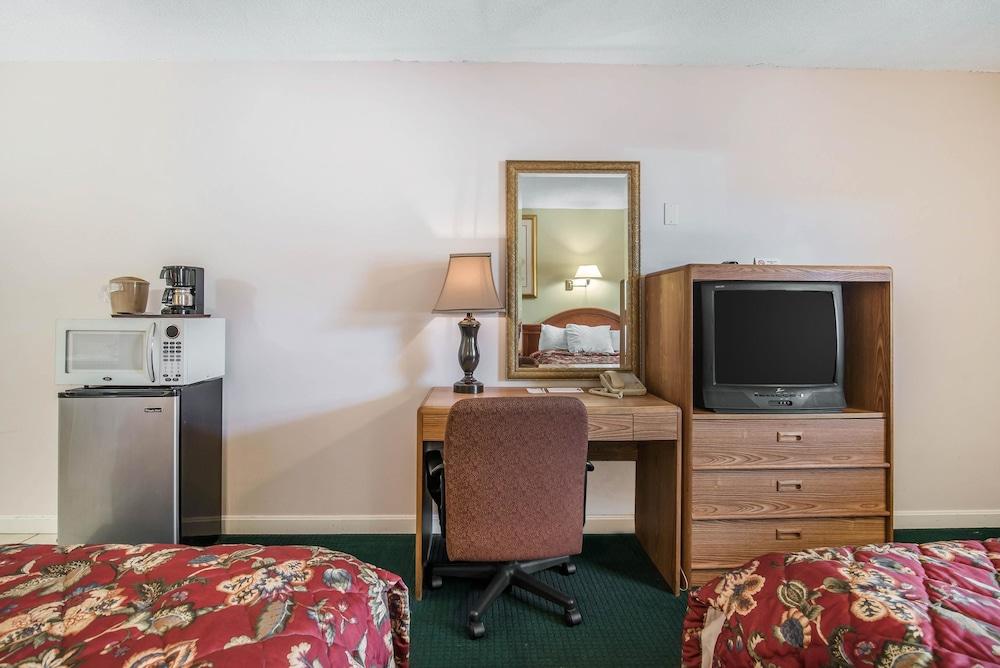 Rodeway Inn Bellows Falls photo 21