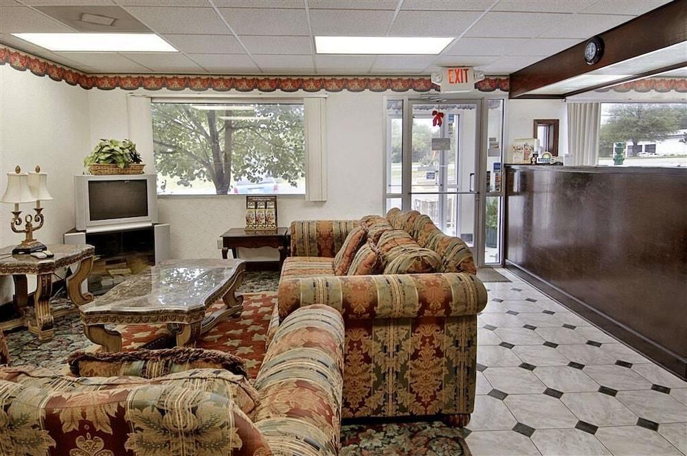 Rodeway Inn Concord - Kannapolis photo 3