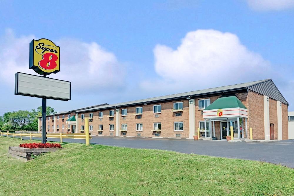 Super 8 by Wyndham Kenmore/Buffalo/Niagara Falls Area photo 1