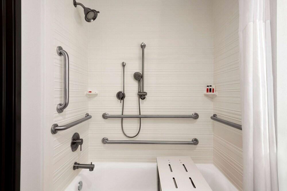 Days Inn & Suites by Wyndham Beaumont West / I-10 & Walden photo 46