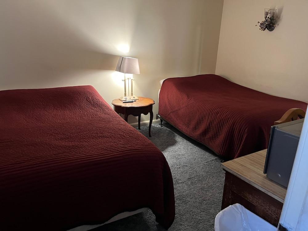 Burge Hotel photo 2