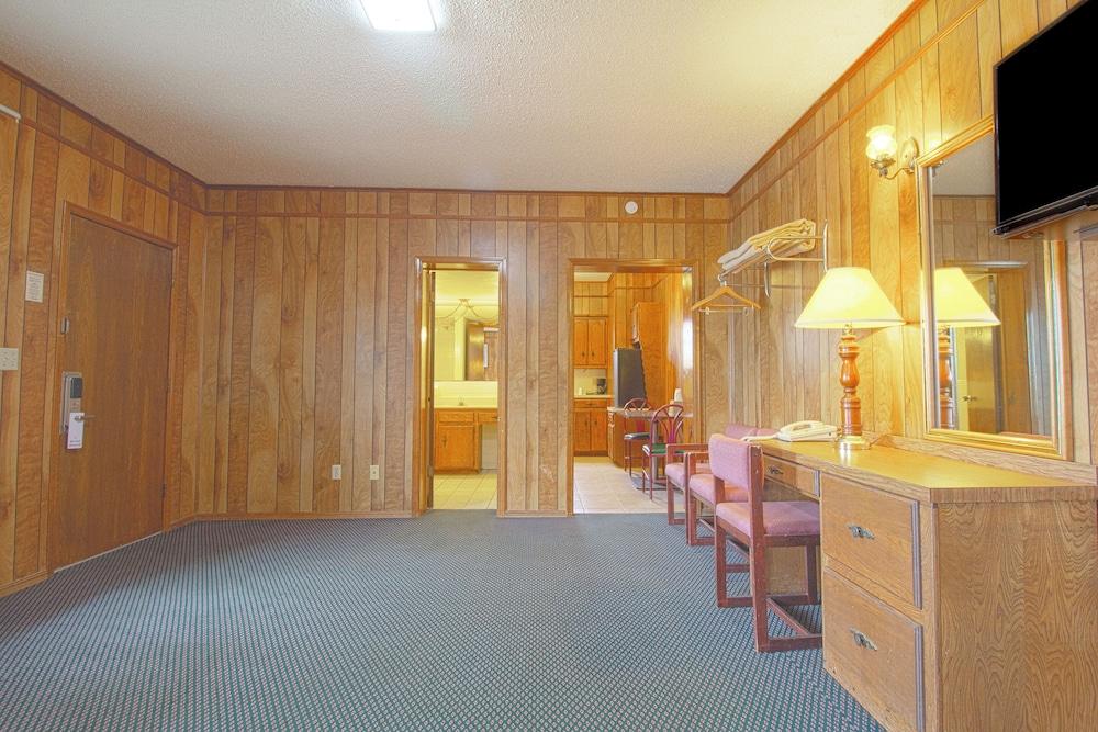 OYO Hotel Waurika OK US-70 near Wichita Falls photo 14