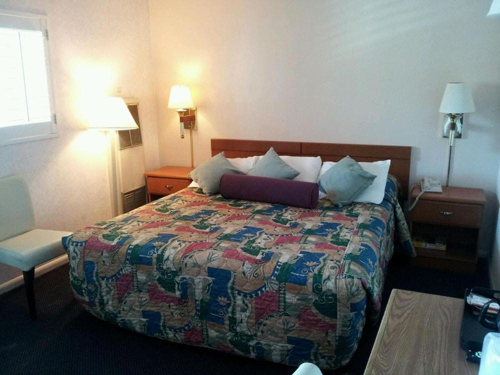 Townhouse Motel photo 10