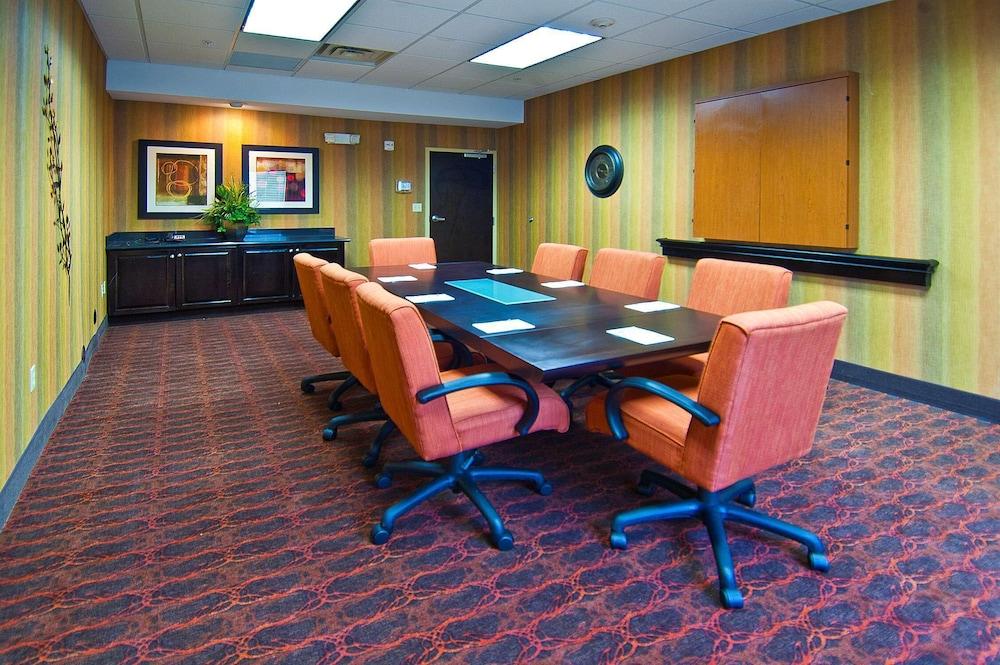 Hampton Inn & Suites Elk City photo 28