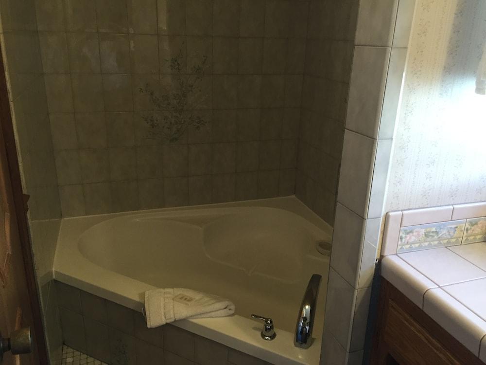 Seacrest Inn photo 91