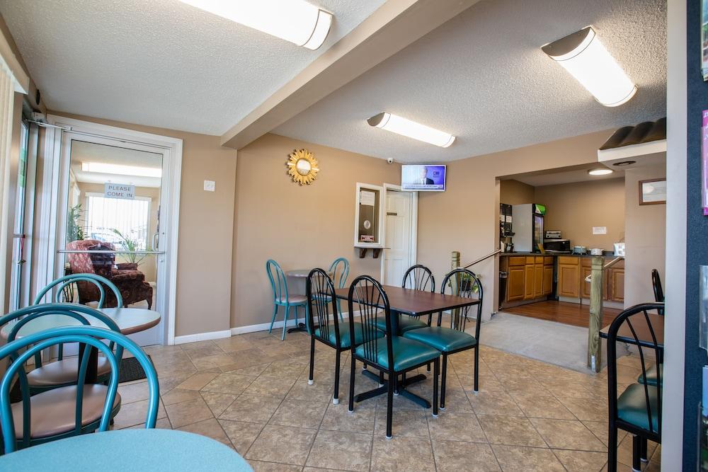 Relax Inn & Suites photo 39