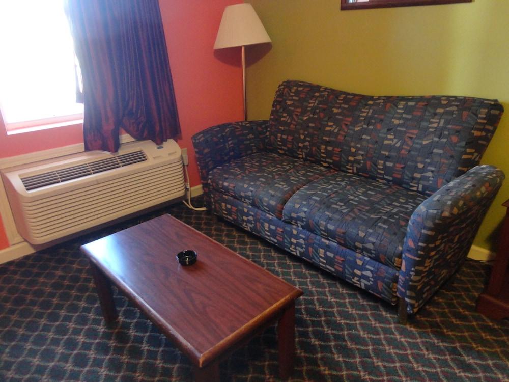 Royal Inn and Suites photo 15